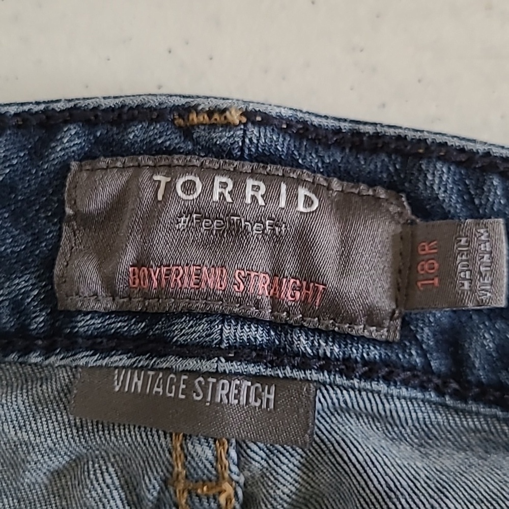 Torrid Boyfriend Straight Jeans with "Vintage Stretch" size 18 - Picture 4 of 7